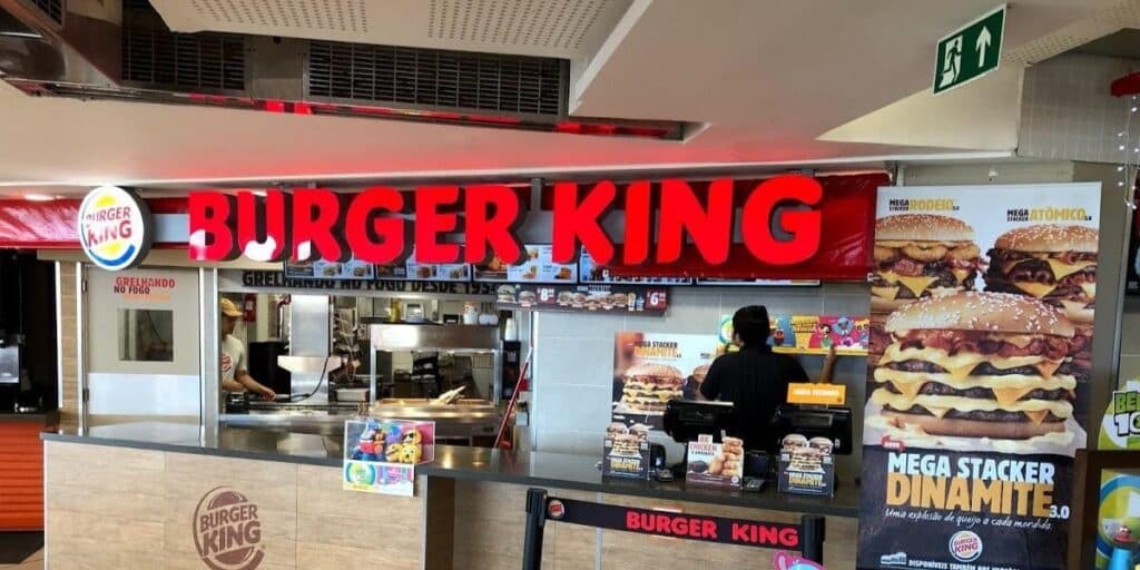 Humilhante: Denúncia gravíssima no Burger King é feita e o que acontece em quiosque da rede é absurdo