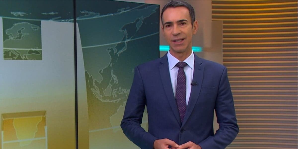 César Tralli fez anúncio ao público do "JH" (Foto: Reprodução/TV Globo) César Tralli fez anúncio ao público do "JH" (Foto: Reprodução/TV Globo)