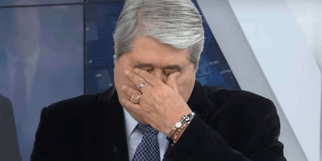 O susto e choro de Datena ao vivo na Band ao ser pego de surpresa em estúdio: "Agora eu perdi"