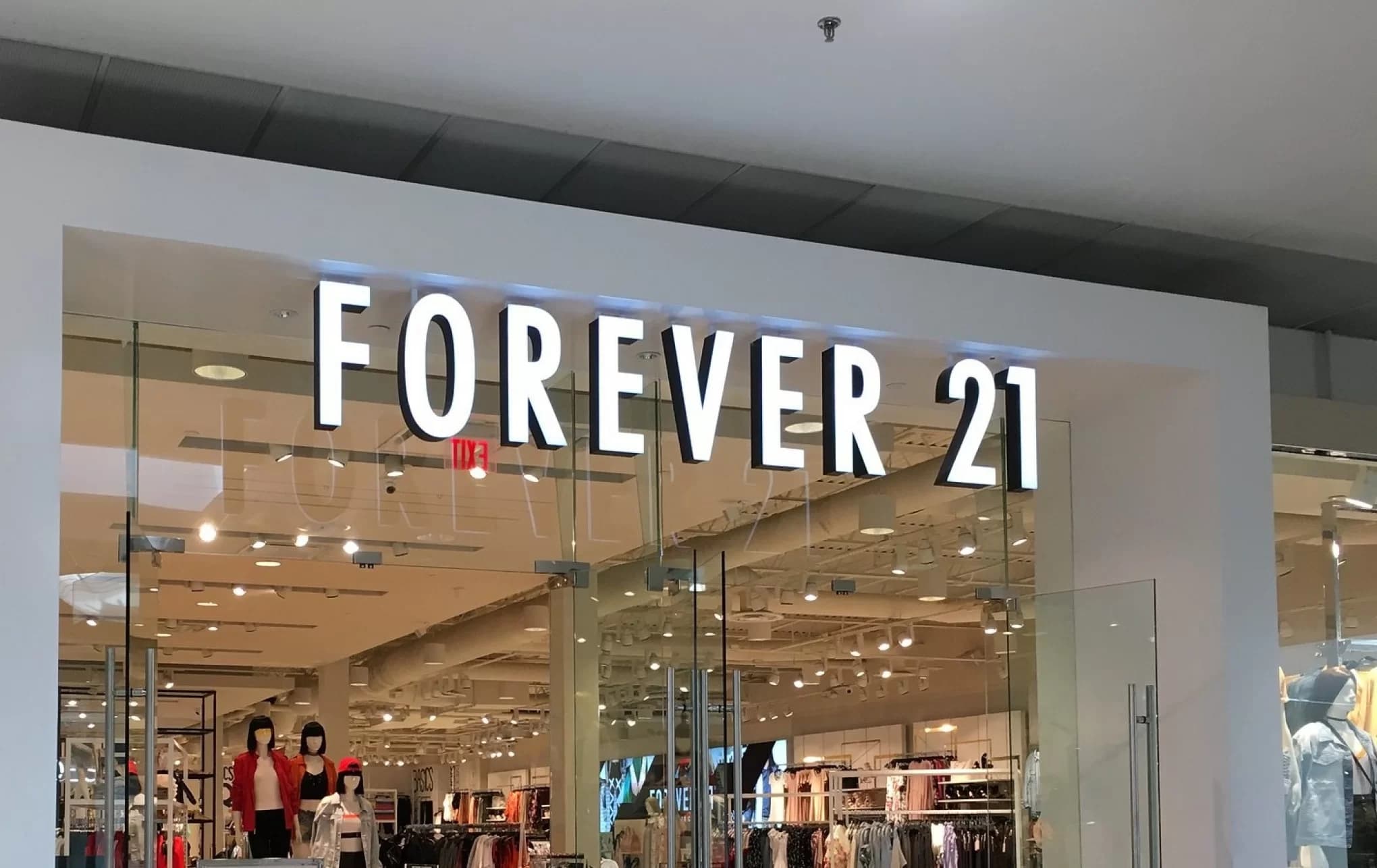 Forever 21 era uma marca queridinha do país, até que ela faliu (Foto: Reprodução)