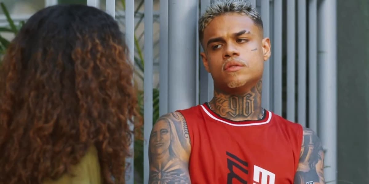 Hugo em cena da novela Vai na Fé