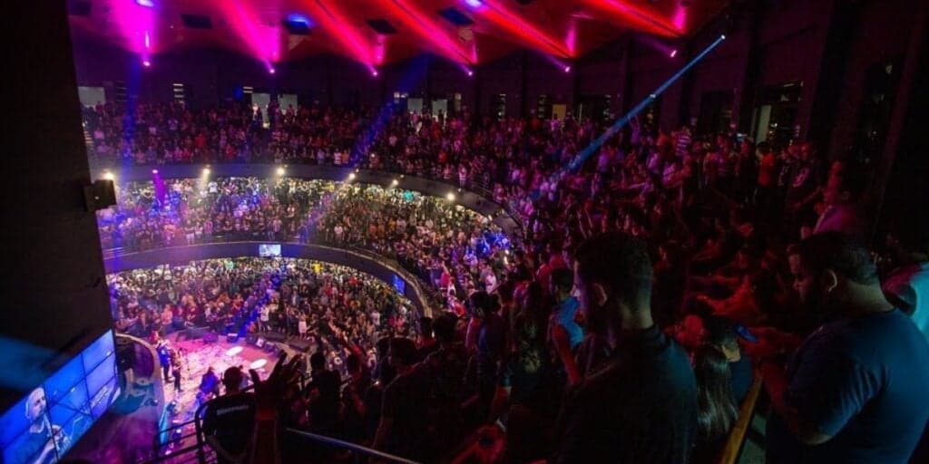 Debandada: Famosa igreja no Brasil se despedaça, pastor perde milhares e fim pode estar próximo
