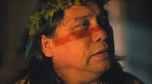 Jurecê (Daniel Munduruku) na novela das nove da Globo (Foto: Reprodução / Globo) Jurecê (Daniel Munduruku) na novela das nove da Globo (Foto: Reprodução / Globo)