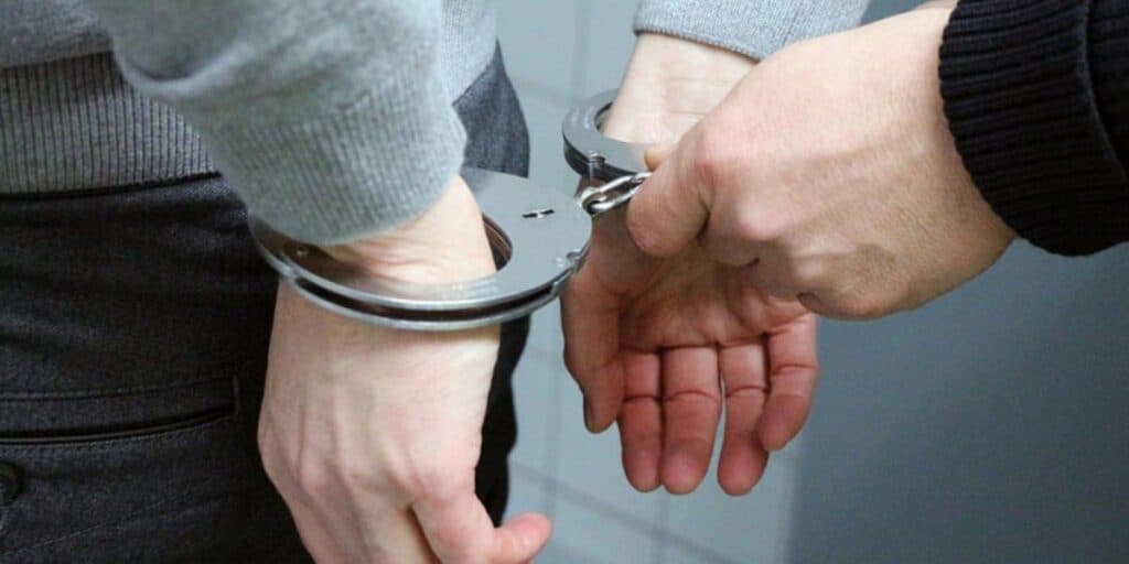 Nova lei entra em vigor e cria pânico entre os cidadãos que podem ser presos se não fizerem isso