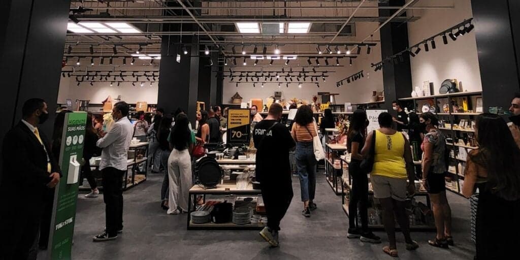 Lojas fechadas, estoque cheio e triste falência: A derrocada de loja amada pelos Brasileiros