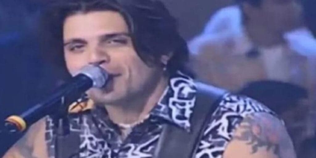 Coma, grisalho e irreconhecível: Ex vocalista do LS Jack, do hit Carla, quase morreu e hoje vive assim