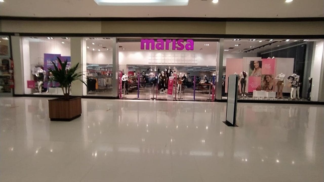 A loja de roupas anunciou o fechamento de mais de 90 unidades (Reprodução: Internet)