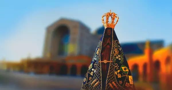 Nossa Senhora Aparecida, padroeira do Brasil, com seu dia sendo celebrado em 12 de outubro (Reprodução: Internet) Nossa Senhora Aparecida, padroeira do Brasil, com seu dia sendo celebrado em 12 de outubro (Reprodução: Internet)