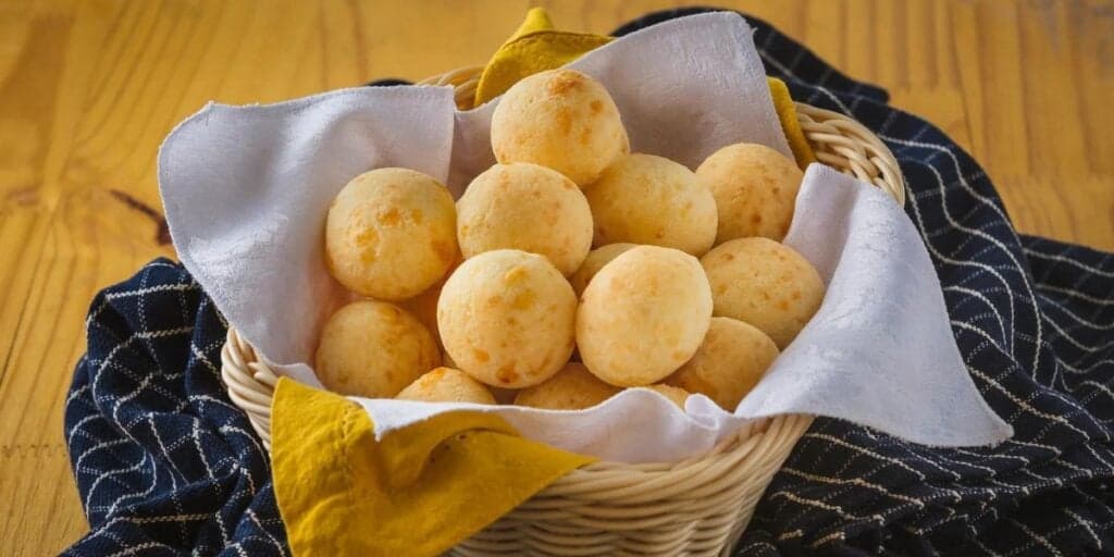 Pão de queijo do Brasil é eleito a 3° melhor comida do café da manhã do mundo e o 1° e 2° vão chocar você
