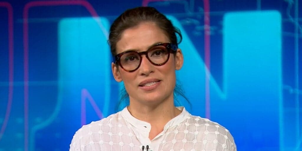Luto: Renata Vasconcellos emociona com anúncio de morte de famosa adorada pelos brasileiros no JN