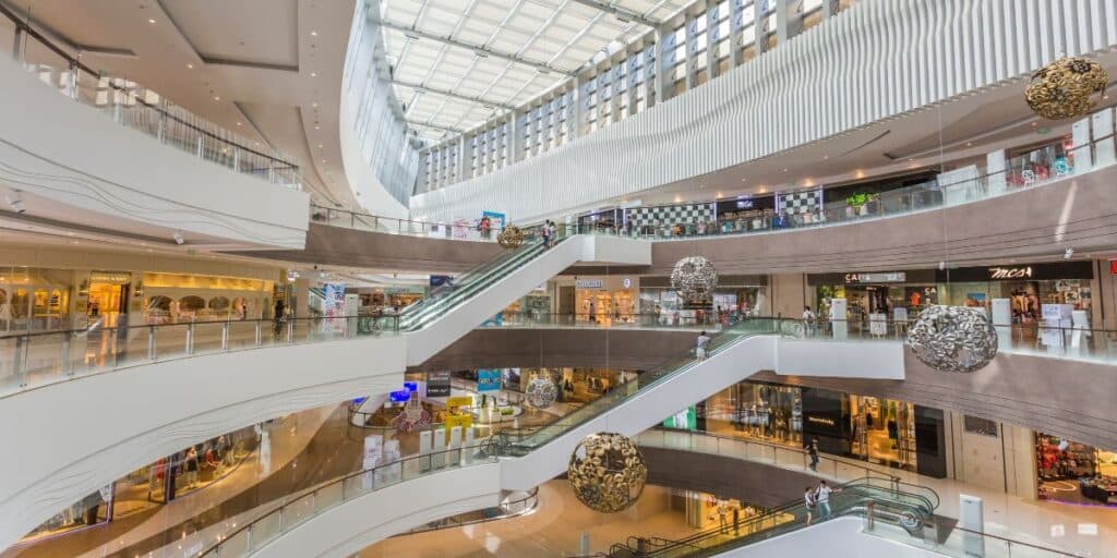 Bomba: Com crises e fechamentos, São Paulo ganha shopping gigante dentro de linha do metrô