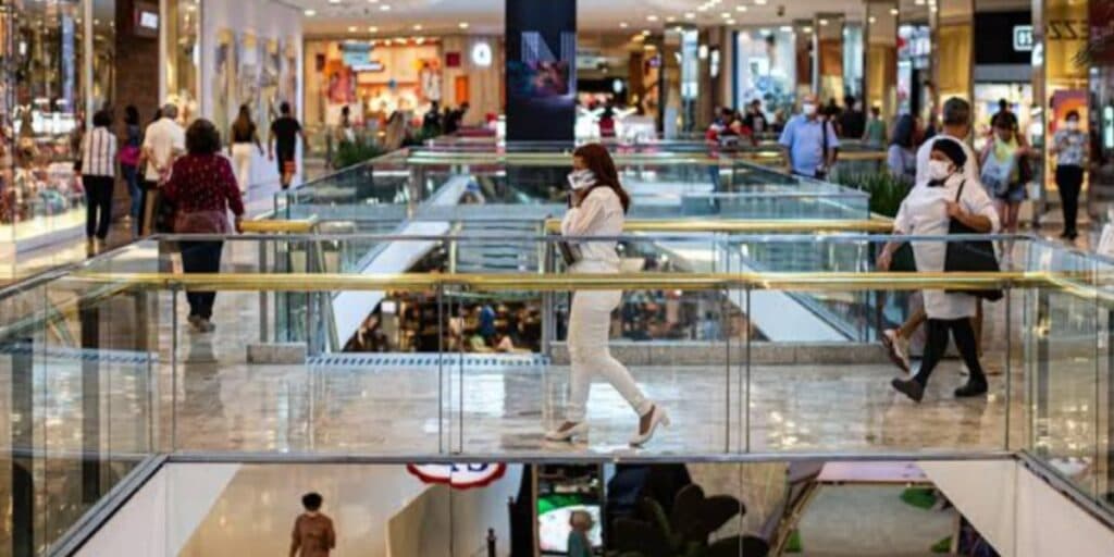 Vai falir? Famoso shopping, gigante e tradicional, no coração de São Paulo tem venda exposta e gera choque