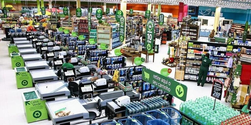 Maior rede de supermercados do Brasil fechará 13 lojas, venderá uma por R$250mi e comunica o que acontece