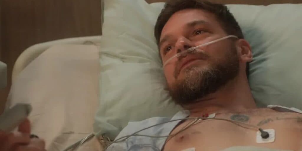 Vai Na Fé - Internado e lutando pela vida, Theo faz último pedido em hospital e confessa segredo bombástico