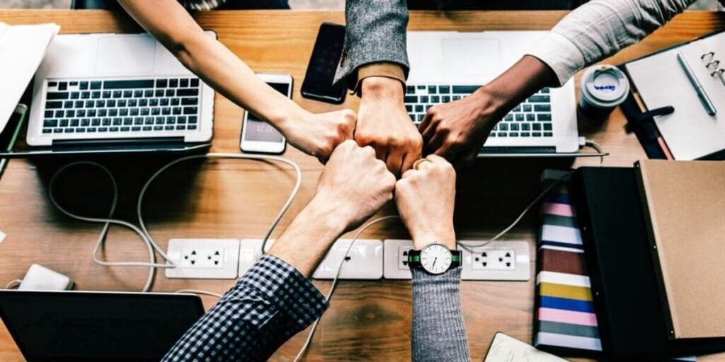ATENÇÃO: Trabalhadores brasileiros recebem EXCELENTE notícia e carga horária de trabalho cai