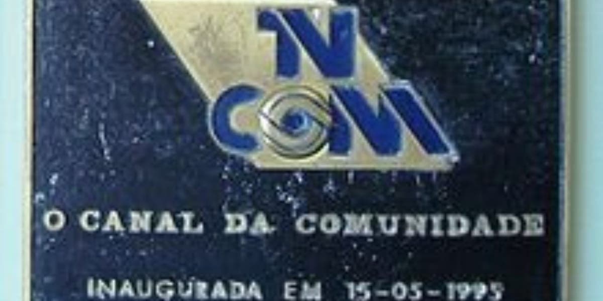 A inauguração da TVCOM foi no dia 15 de maio de 1995 (Reprodução: Internet) A inauguração da TVCOM foi no dia 15 de maio de 1995 (Reprodução: Internet)