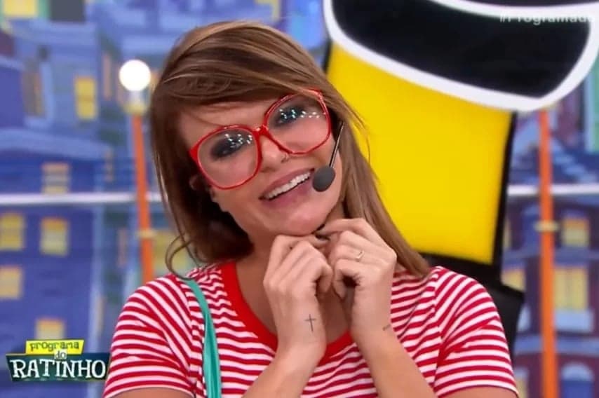 http://tvfoco.uai.com.br/wp-content/uploads/2015/05/Daniela-Mercury.jpg