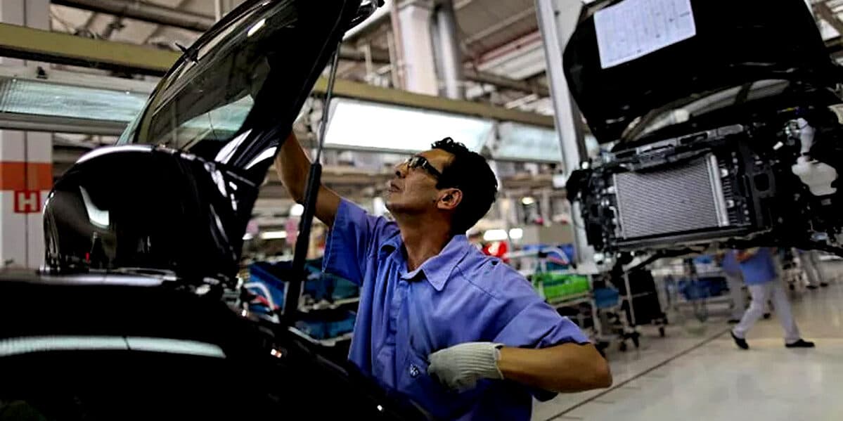 Montadora suspende produção de veículos e situação chama a atenção (Foto Reprodução/Folha de São Paulo)