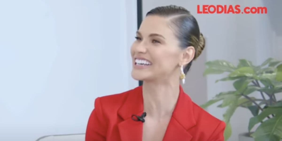 Andressa Suita é entrevistada por Léo Dias (Foto: Reprodução/ YouTube)