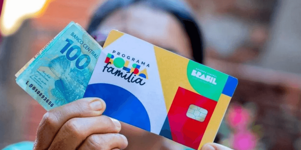 Martelo batido: Nova regra do Bolsa Família é definida e pode CORTAR benefício pela metade