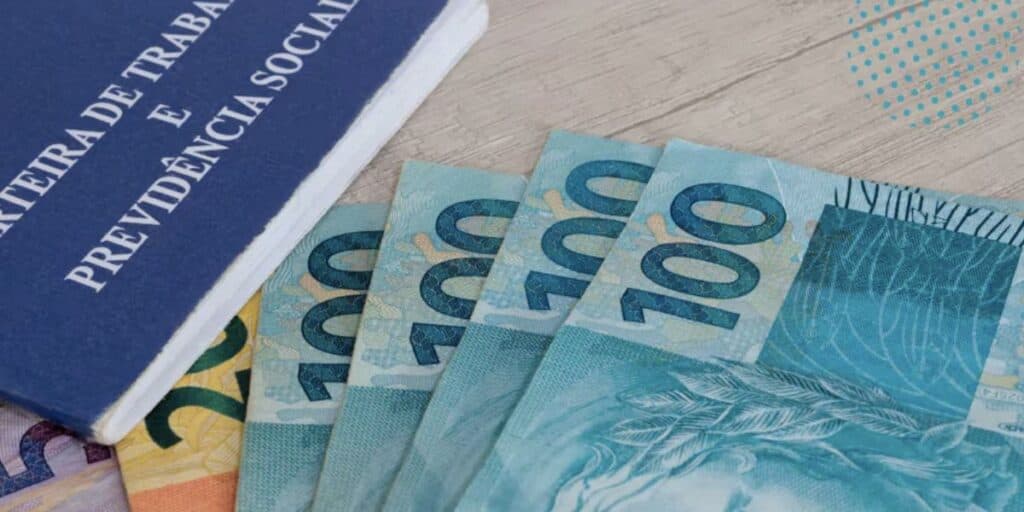 É realidade e começou agora: 13º salário é depositado na conta de milhares de trabalhadores