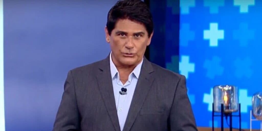 Na Record, César Filho perde o chão com o que conta, olha para a câmera e desabafa: "Jamais imaginaria"