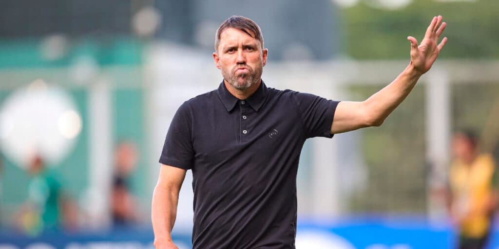 Chega pra ser titular incontestável: Coudet confirma rasteira em rivais e Inter fecha contratação dos sonhos