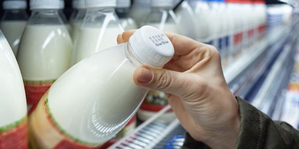 VENDA PROIBIDA: Anvisa baixa decreto e marca de leite sai das prateleiras por motivo absurdo