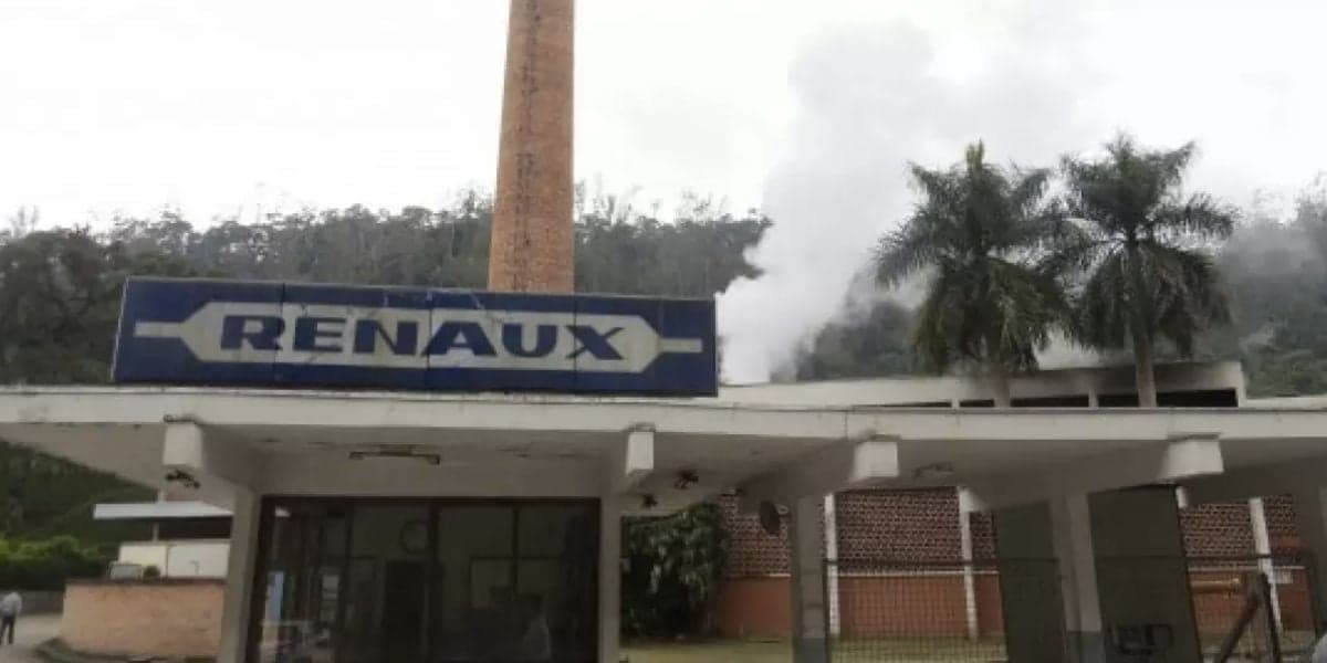 A Fábrica de Tecidos Carlos Renaux fechou em 2013 após crise (Foto: Reprodução / Internet) 