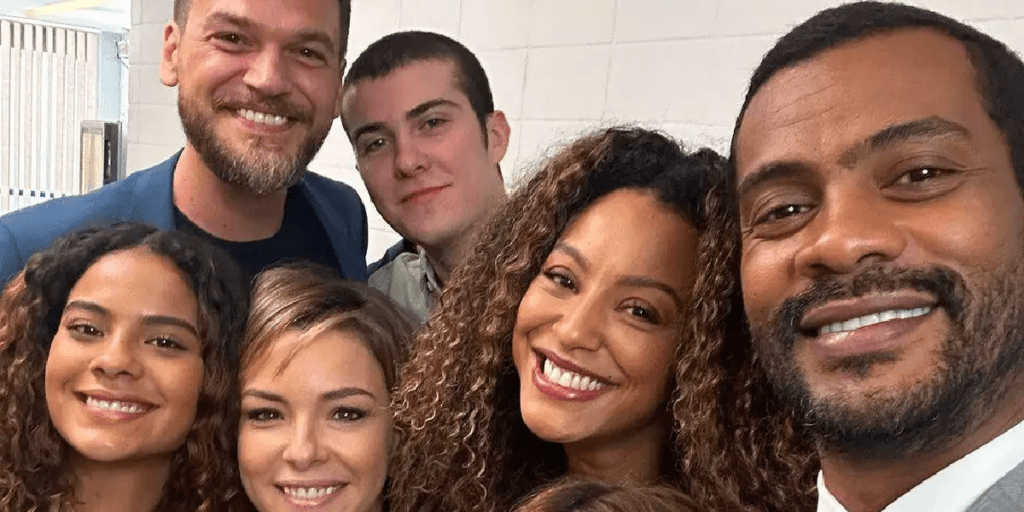 Atores de ‘Vai na Fé’, da Globo, são flagrados se beijando em festa e chocam: “Tudo que um homem precisa”