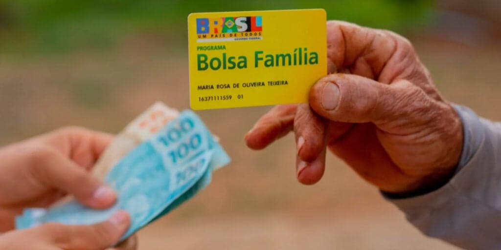 DE FAZER CHORAR: Governo BLOQUEIA Bolsa Família de pessoas que fizeram isso