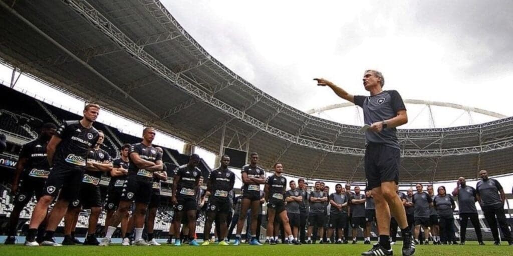 Fim de contrato e adeus no Botafogo: Líder do campeonato confirma despedida dolorosa para esta quinta