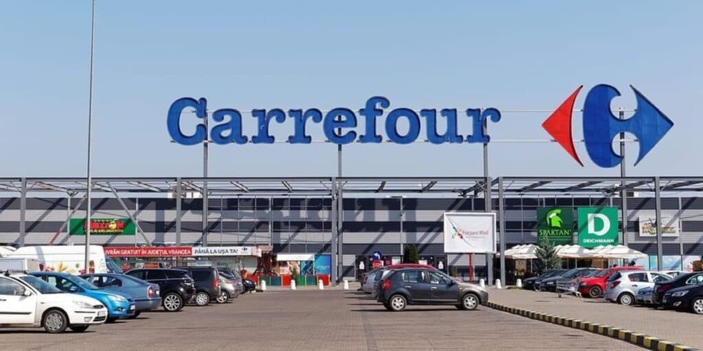 Rival do Carrefour toma prejuízo de 248 milhões, vende lojas e notícia pega mercado em cheio com bomba