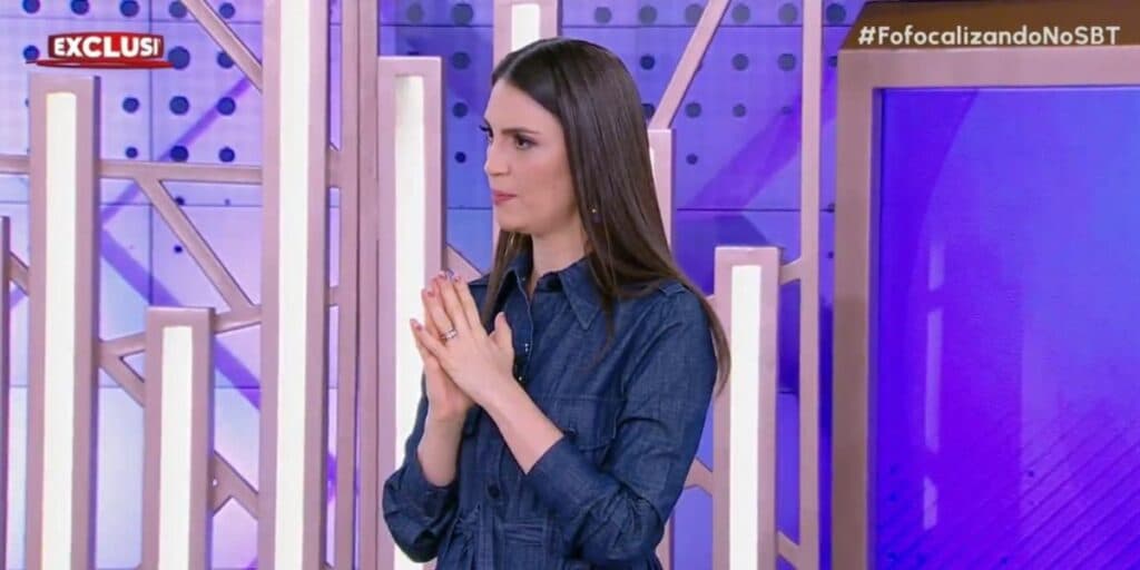 Chris Flores expõe escândalo de sertanejo no SBT e pênis ereto em cima do palco: “Risco de ser preso”