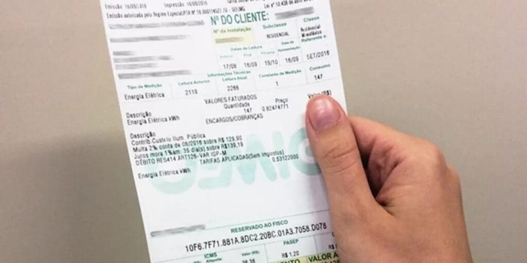 Corre: Benefício EXCELENTE dá mais de 50% de desconto na conta de luz e você precisa saber se tem direito