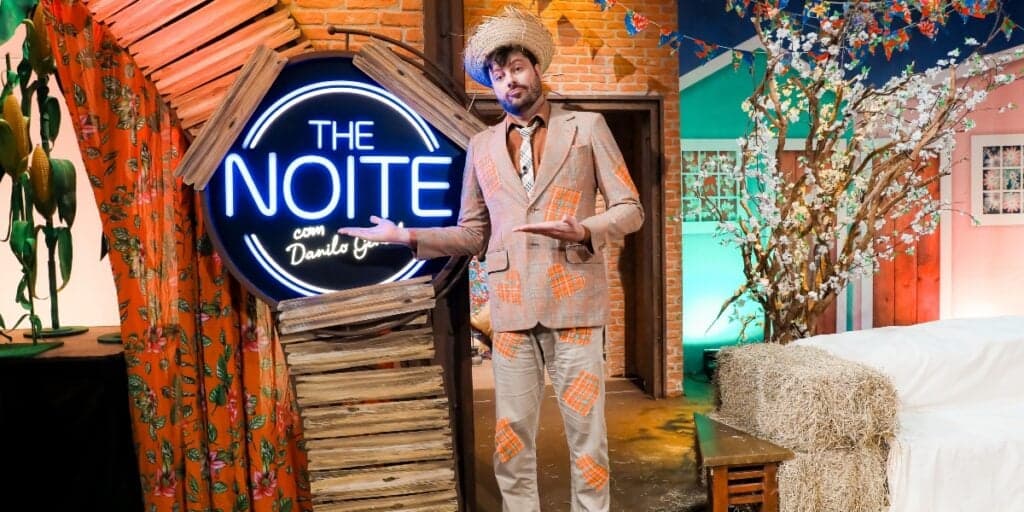 Danilo Gentili resgata estrela demitida do SBT e faz The Noite explodir contra a Record: Audiências 8/6