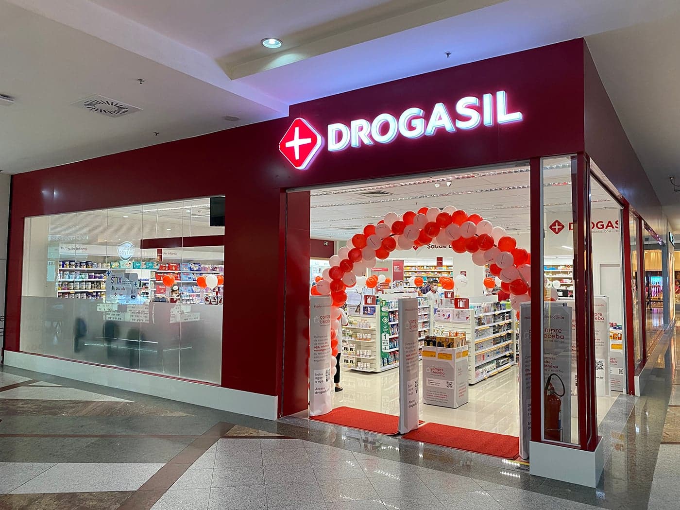 A Drogasil é uma das principais redes de farmácias do país (Foto: Reprodução Internet)