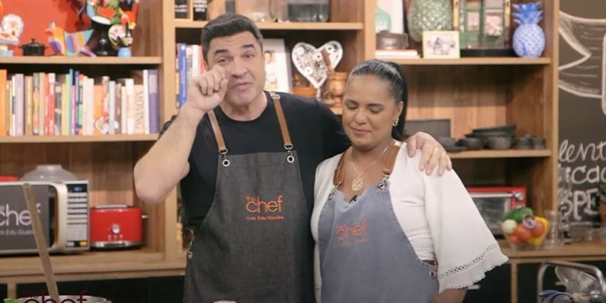 O apresentador se emocionou e agradeceu a todos da Band pela oportunidade (Reprodução: Band)