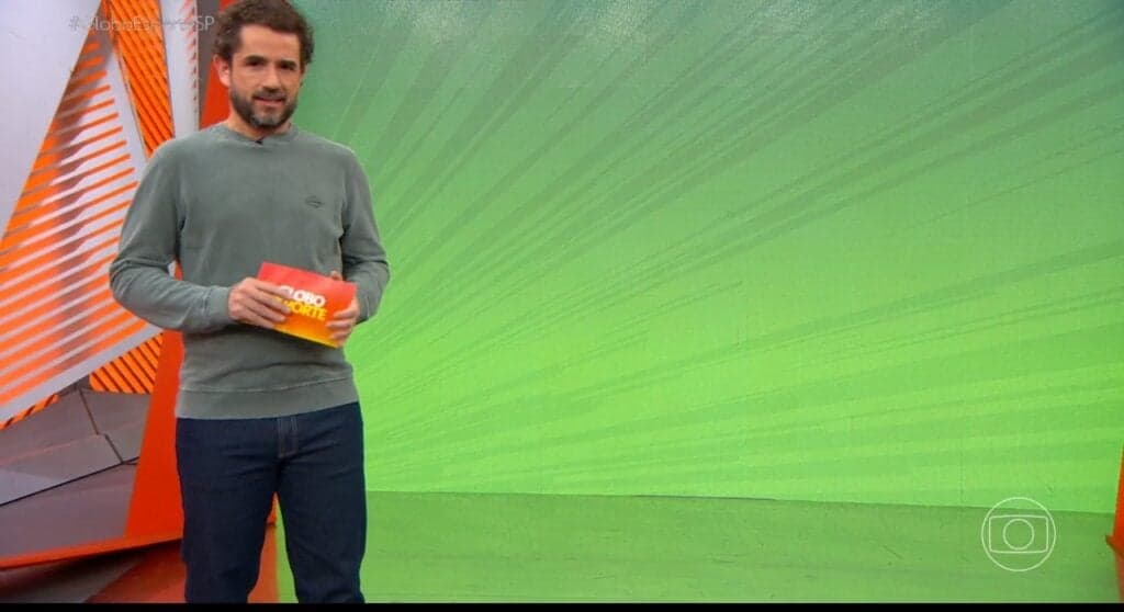 Andreoli para o Globo Esporte e quebra o protocolo com anúncio de morte de famoso que foi rival da emissora