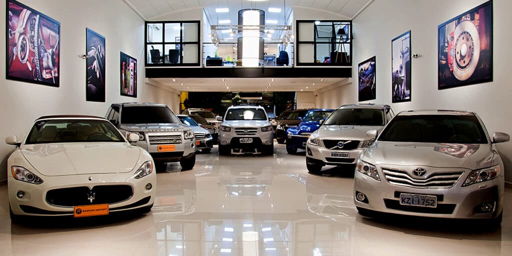 Carro popular que nada: 10 veículos de 30 mil que você pode comprar agora e que são incríveis