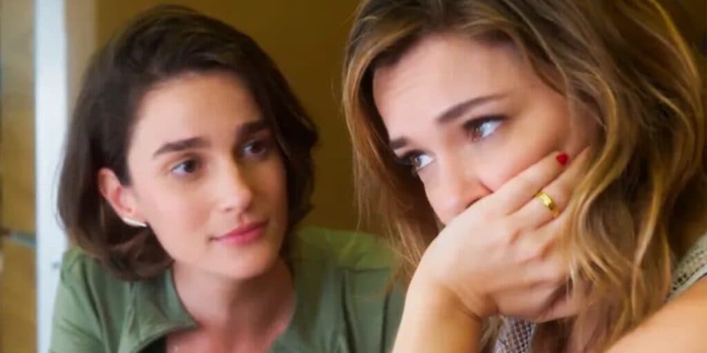 Vai Na Fé - Relação de Clara e Helena é destruída por Theo e barraco acontece: “Biscate”