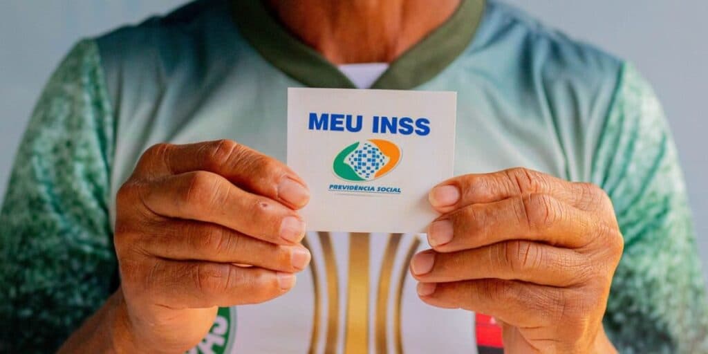 Suspensão: Notícia divulgada sobre o INSS cai como bomba e aposentados e pensionistas têm que saber