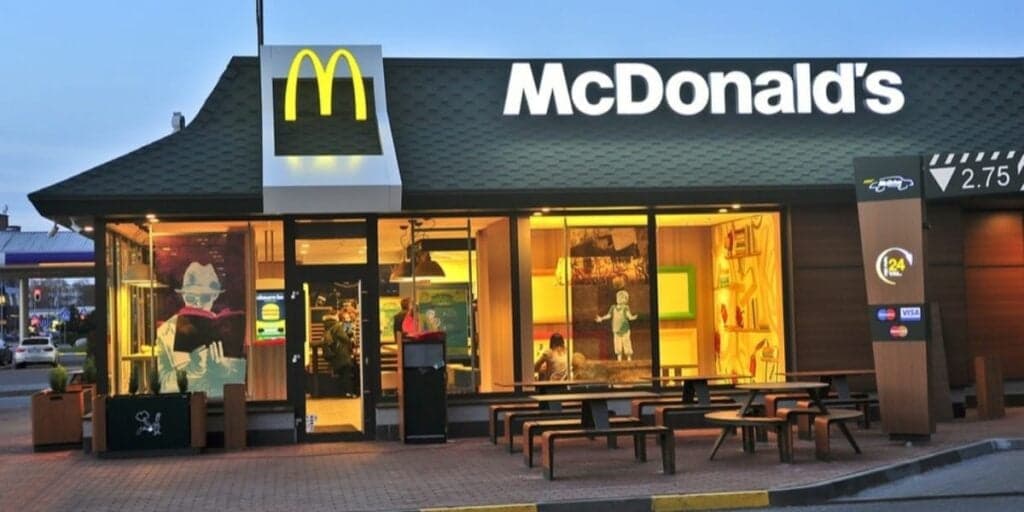 Prejuízo de R$ 2 milhões: McDonald's tem atitude chocante com funcionários e recebe pior notícia