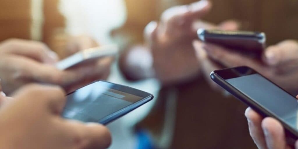 Falência: Operadora de CELULAR deixa rombo de R$ 100 milhões e milhares de clientes na rua da amargura