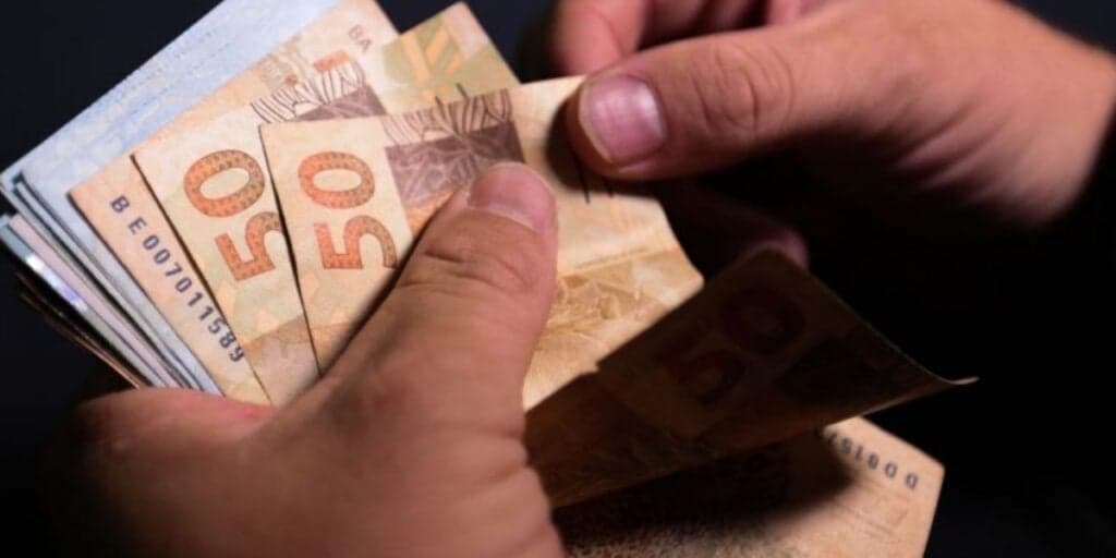 Alerta aos envidados e nomes sujos: Autorizada a penhora do seu salário e você deve saber disso