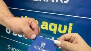 População recebendo o benefício Supera RJ (Foto: Reprodução / Internet)