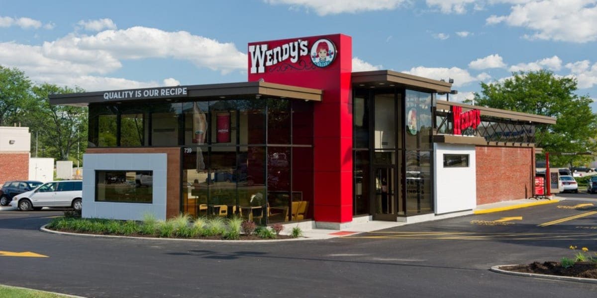 Wendy's leva esse nome em homenagem a filha do fundador e é um dos grandes fast food do mundo (Reprodução: Internet)