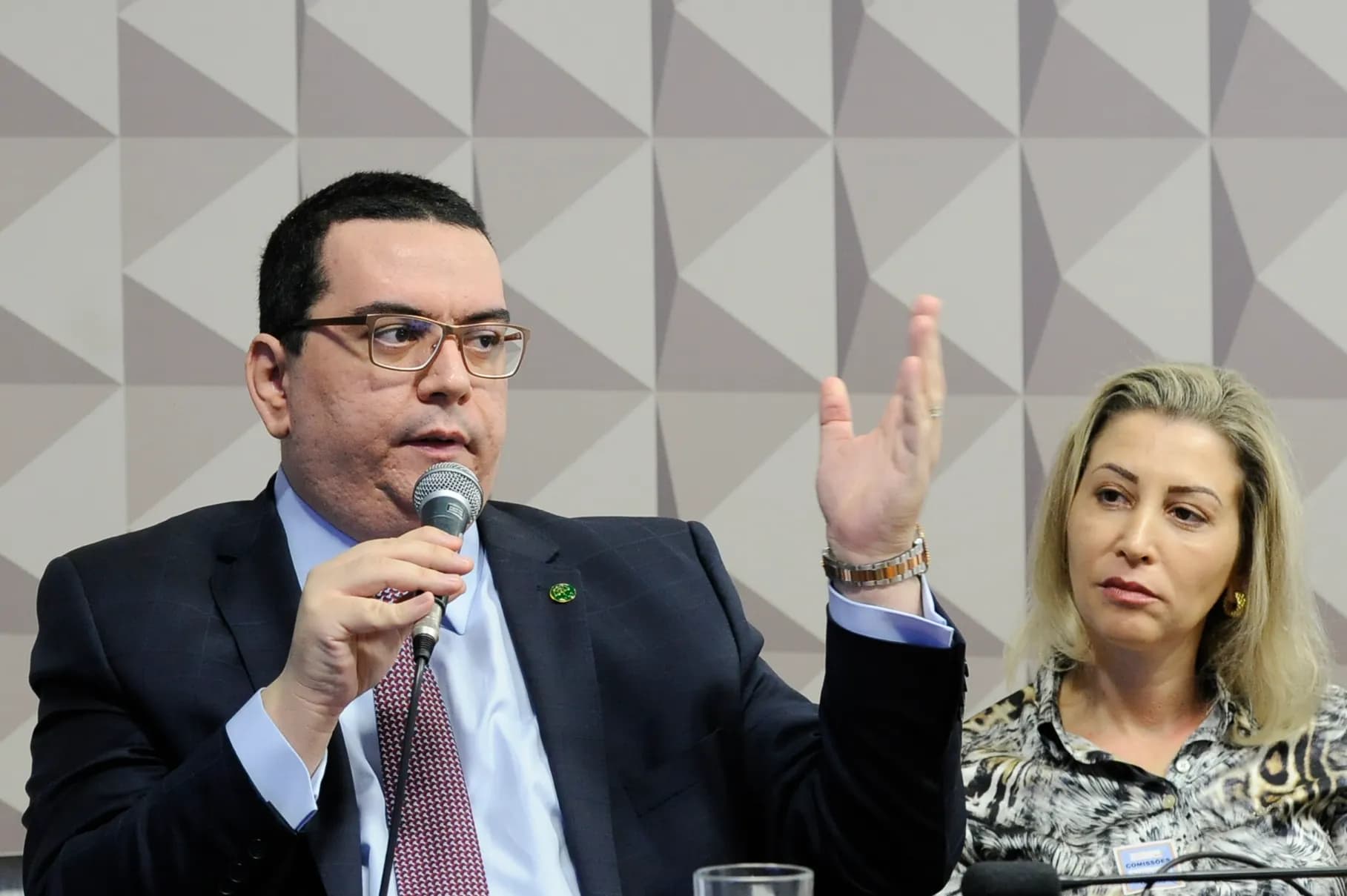 http://tvfoco.uai.com.br/wp-content/uploads/2015/05/Daniela-Mercury.jpg