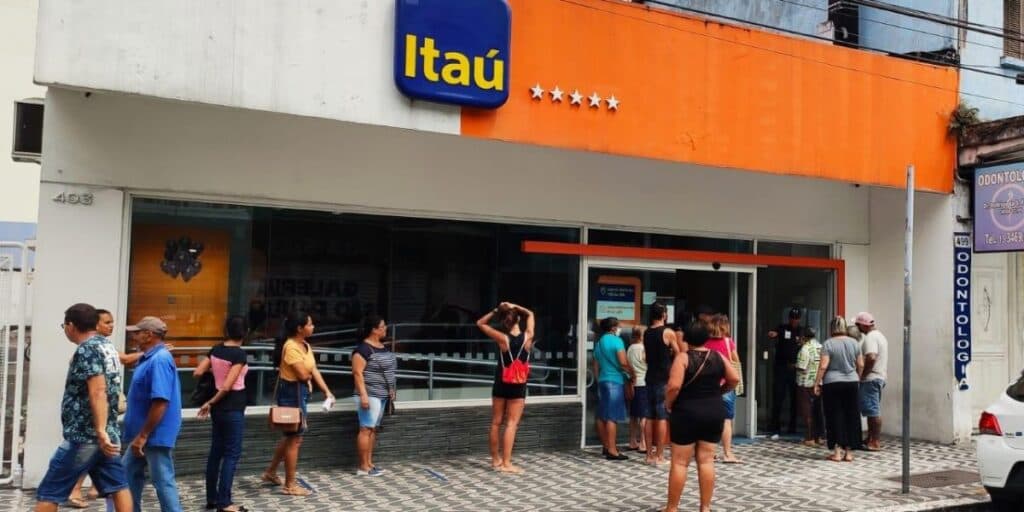 ATENÇÃO: Comunicado do Itaú confirma grande VITÓRIA para estes clientes que têm cartão de crédito