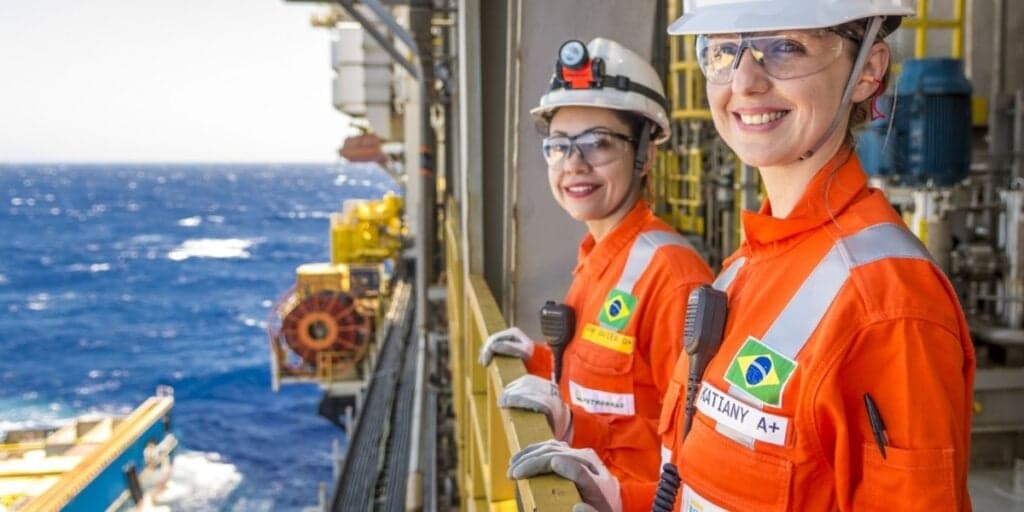 Salário acima da média, nível médio e centenas de vagas: Edital Concurso Petrobras 2023 cai como PRESENTE